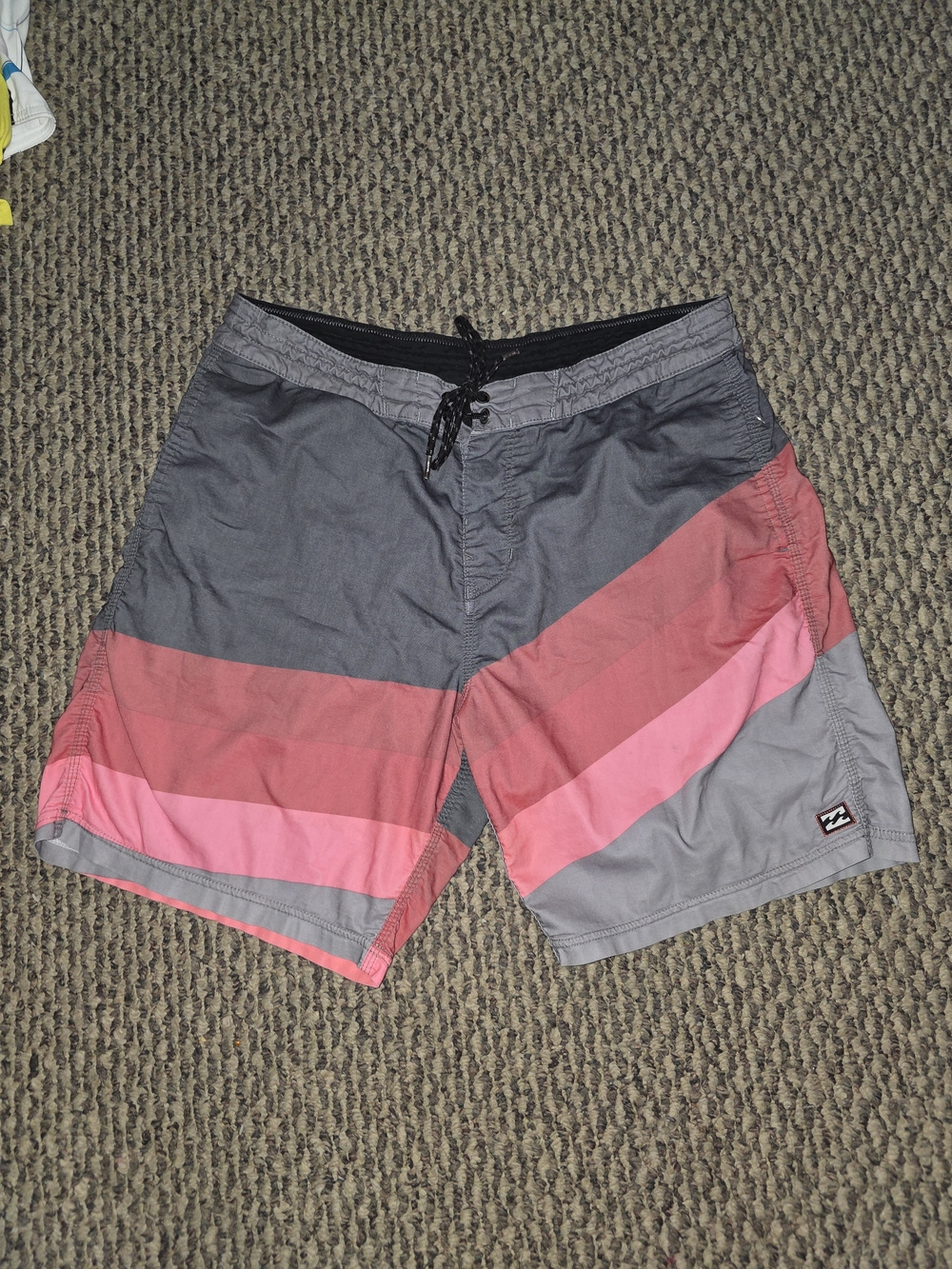 Billabong Gray & Pink Men’s Swim Trunks Size 32